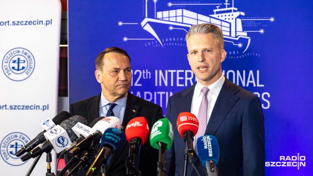 W relacjach międzynarodowych mamy początki wielkiego sztormu - mówił wicepremier, minister spraw zagranicznych Radosław Sikorski podczas otwarcia szczecińskiego Kongresu Morskiego.