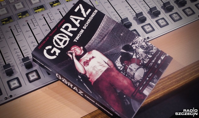 Garaż twoim schronem czyli opowieść o początkach punk rocka w Szczecinie, koncertach organizowanych w latach 80., podziemnej scenie muzycznej i realiach PRL-u.