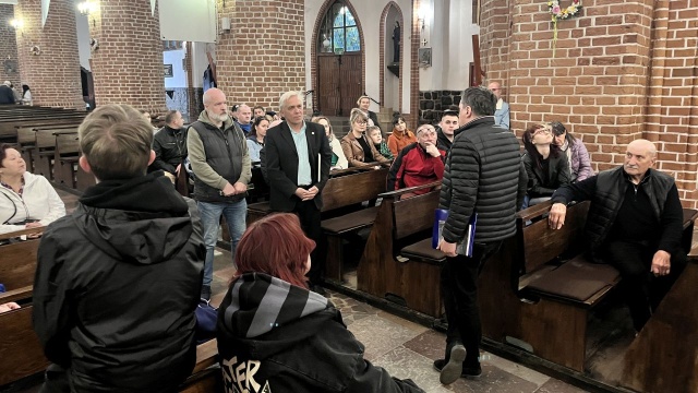 Historia Pyrzyc opowiedziana nocą i to w wyjątkowym miejscu - około 50 osób wzięło udział w pierwszej w historii miasta Nocy Muzeów, która odbyła się w kościele pw. Wniebowzięcia Najświętszej Maryi Panny.