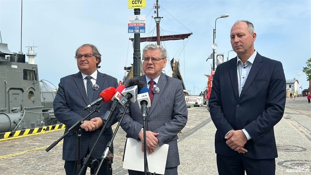 Politycy Prawa i Sprawiedliwości alarmują o problemach finansowych Polskiej Żeglugi Bałtyckiej. Prezes armatora uspokaja - firma wychodzi na prostą.