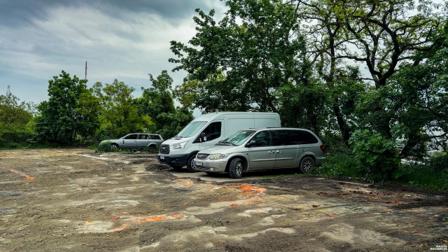 Koniec z dzikim parkingiem przy ulicy Potulickiej w Szczecinie. Chodzi o plac w okolicach klatki numer 16, z którego codziennie korzysta kilkudziesięciu kierowców.