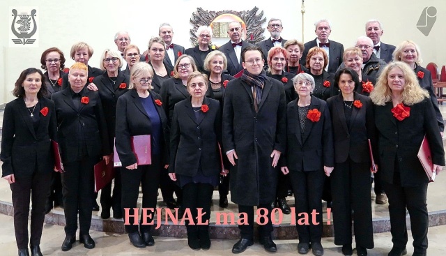 Kilka tysięcy koncertów w kraju i za granicą, w tym m.in. występ podczas audiencji u Papieża Jana Pawła II w 1995 roku. Liczne nagrody na prestiżowych konkursach śpiewaczych.