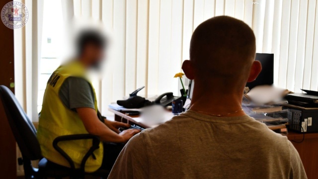 Towar o wartości 5 tysięcy złotych stracili mieszkańcy jednego z osiedli w Szczecinku. Grasował tam 35-letni złodziej. Włamywał się do piwnic.