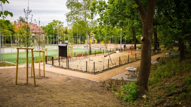 Mieszkańcy Pogodna mogą się już cieszyć zupełnie nowym parkiem. Zakład Usług Komunalnych zakończył drugi etap inwestycji przy ulicach Korfantego i Mickiewicza.