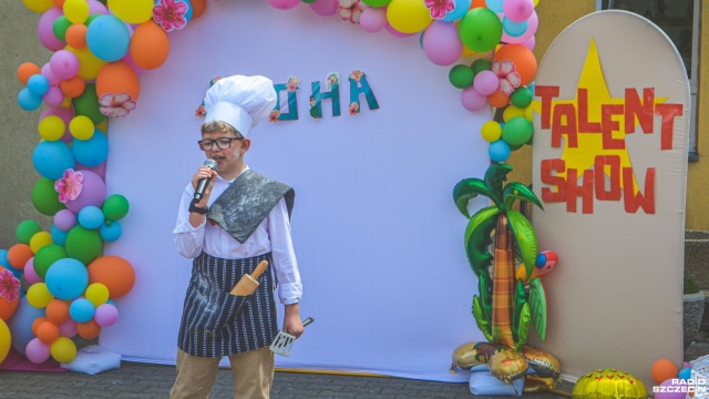 Talent Show, wojskowa wystawa, motocykliści i strefa relaksu. Tak wyglądał Dzień Dziecka w Szkole Podstawowej nr 1 im. Marii Skłodowskiej-Curie w Łobzie.