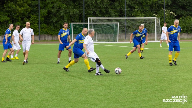 4 drużyny, prawie 50 piłkarzy i sportowa rywalizacja. Szczecińscy lekarze zamienili gabinety na piłkarską murawę i zrobili to w wielkim stylu.