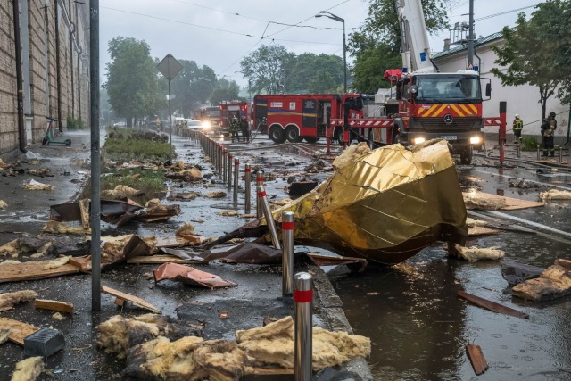Co najmniej cztery osoby zabite, ponad dwadzieścia rannych i zniszczenia budynków w wielu dzielnicach Kijowa. To wstępne informacje na temat skutków zmasowanego ataku Rosji na stolicę Ukrainy.