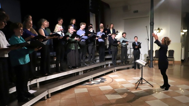 Film dokumentalny przedstawiający historię kilkudziesięcioletniego wydarzenia zainaugurował 61. Międzynarodowy Festiwal Pieśni Chóralnej im. prof. Jana Szyrockiego w Międzyzdrojach.