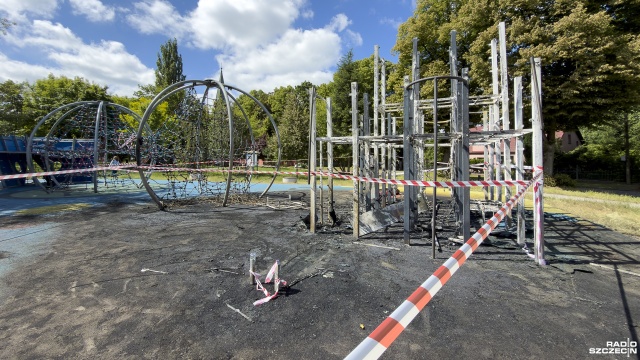 Miasto będzie się ubiegać o odszkodowanie za spalony plac zabaw przy ulicy Niklowej. We wtorek przed godziną 16 doszło do pożaru w Parku Wolności w szczecińskich Podjuchach.