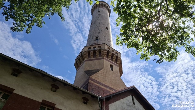 Jest najwyższą latarnią w Polsce, nad całym Morzem Bałtyckim, oraz najwyższą na świecie latarnią wybudowaną z cegły i w ciągu zaledwie dwóch lat ma zmienić swoje oblicze.