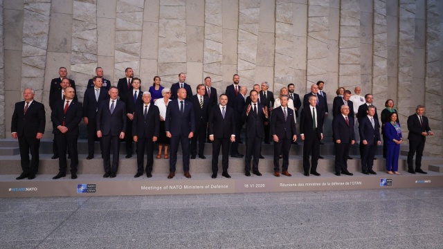 Ważna narada ministrów obrony państw NATO w Brukseli. W Kwaterze Głównej Sojuszu Północnoatlantyckiego rozpoczęła się sesja plenarna, w trakcie której ministrowie omówią najważniejsze dla NATO zagadnienia.