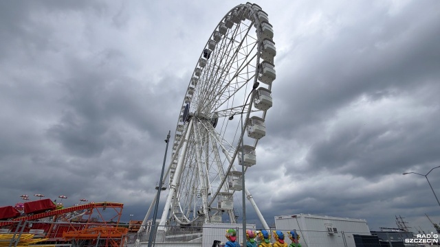 Park rozrywki po raz szósty zagości na szczecińskiej Łasztowni. Trwa tam montaż kolejek i rollercoasterów.