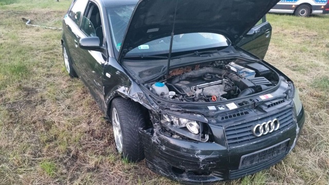 11 tysięcy mandatu, 40 punktów karnych, cztery zarzuty i areszt - usłyszał kierujący samochodem marki Audi.