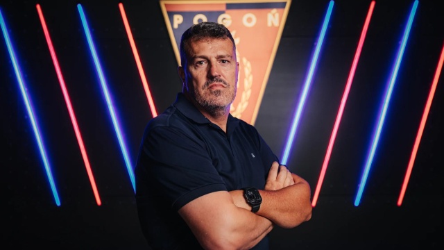 Oscar Garcia jest trenerem piłkarzy Pogoni. Hiszpan w szczecińskim klubie zastąpił zwolnionego w poniedziałek Duńczyka Thomasa Thomasberga.