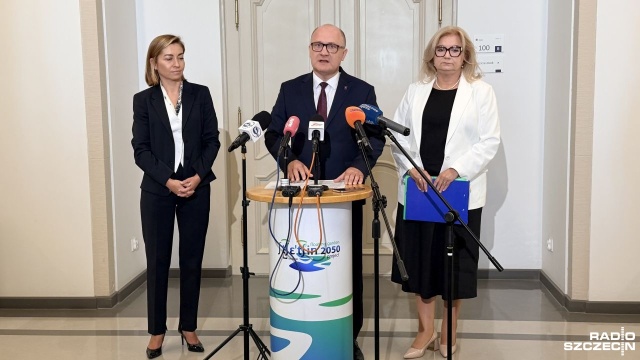 Nie ma mojej zgody na kłamstwa i manipulacje - w ten sposób Prezydent Szczecina Piotr Krzystek komentuje nieprawdziwe - w jego ocenie - informacje dotyczące funkcjonowania Urzędu Miasta i jego pracowników.