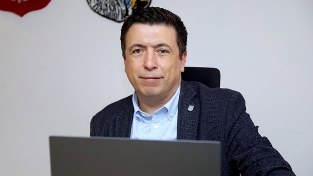 Malinowski ustąpił ze stanowiska. To pokłosie kontrowersji wokół jego członkostwa w radzie nadzorczej polickiego PEC-u mimo braku ukończonych studiów MBA.