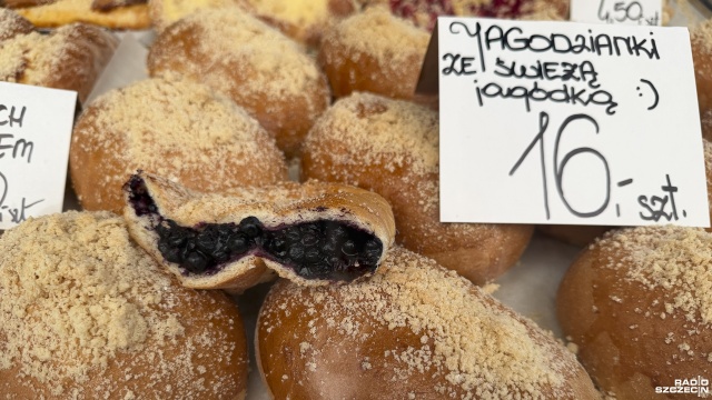 Sezon na jagodzianki w Szczecinie oficjalnie rozpoczęty. Wraz z pojawieniem się na targach świeżych owoców, w cukierniach rozpoczęła się produkcja tych sezonowych przysmaków.