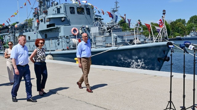 Wielkie potrzeby dla obronności, Wojska Polskiego i Świnoujścia, które jest strategicznym miejscem na mapie Polski dostrzega marszałek Sejmu Włodzimierz Czarzasty. W sobotę złożył wizytę w miejscowym porcie wojennym oraz strategicznych dla miasta punktach.