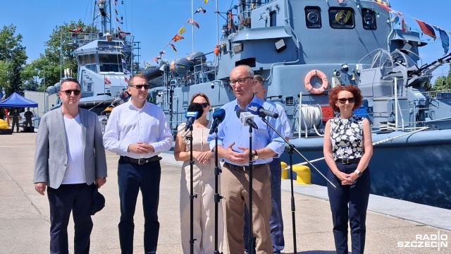 Wielkie potrzeby dla obronności, Wojska Polskiego i Świnoujścia, które jest strategicznym miejscem na mapie Polski dostrzega marszałek Sejmu Włodzimierz Czarzasty. W sobotę złożył wizytę w miejscowym porcie wojennym oraz strategicznych dla miasta punktach.
