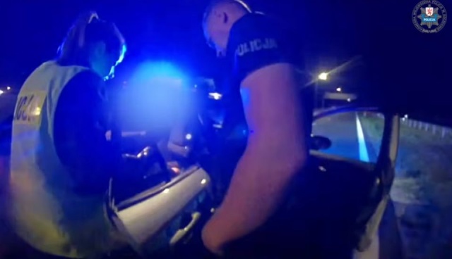 Uciekał przed policją pod prąd drogą ekspresową, miał 2,7 promila alkoholu w organizmie.
