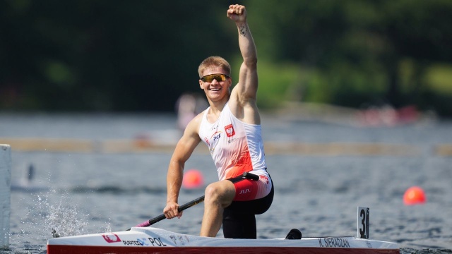Kajakarz Wiskordu Szczecin, Kacper Sieradzan zdobył złoty medal w młodzieżowych i juniorskich mistrzostw świata, które zakończyły się w kanadyjskim Halifax.