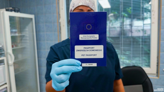 Paszport dla pupila najlepiej wyrobić przy szczepieniu - przypominają weterynarze przed wakacyjnymi wyjazdami.