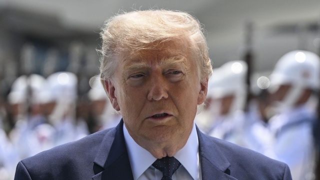Przywódcy na rozpoczęcie szczytu NATO w Ankarze zasiedli do wspólnej kolacji kilka godzin po negatywnych komentarzach prezydenta USA pod adresem Europejczyków.