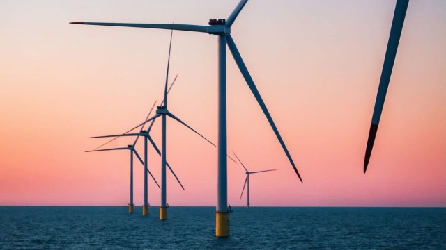 Otwiera się nowy rozdział w polskiej energetyce. Do Krajowego Systemu Elektroenergetycznego popłynął pierwszy prąd z wiatru na morzu, a kluczowym węzłem dla tej transformacji jest nowo wybudowana stacja elektroenergetyczna w Choczewie.