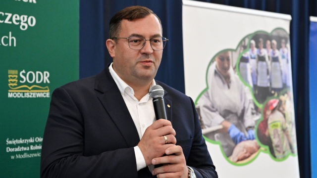 Rolnicy, którzy ucierpieli na skutek suszy oraz gwałtownych opadów, nie pozostają bez pomocy - deklaruje minister rolnictwa Stefan Krajewski.