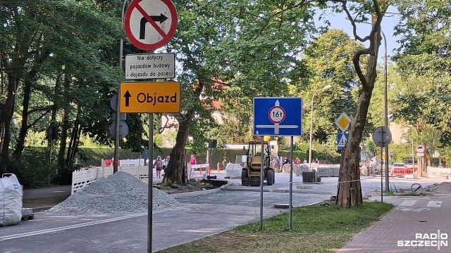 Wyłączone z ruchu skrzyżowania w świnoujskiej dzielnicy nadmorskiej mają zostać otwarte jeszcze w lipcu. Na ten moment czekają mieszkańcy i turyści.