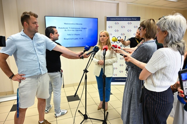 Zarówno strona społeczna, jak i ministra zdrowia są zadowoleni z przebiegu czwartkowego posiedzenia zespołu trójstronnego do spraw ochrony zdrowia.