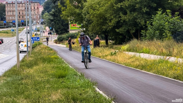 Nowa ścieżka, brak barierek. Wzdłuż ulicy Duńskiej w Szczecinie wymieniono nawierzchnię trasy rowerowej. Remont objął najbardziej zniszczony odcinek między ulicą Belgijską a Wszystkich Świętych.