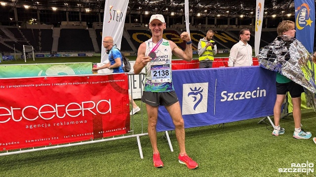 Paweł Kosek zwycięzcą 12. Nocnego Portowego Maratonu Szczecińskiego. Sportowiec z Tychów oprócz walki ze swoimi własnymi słabościami pokonał też blisko dwa tysiące rywali.