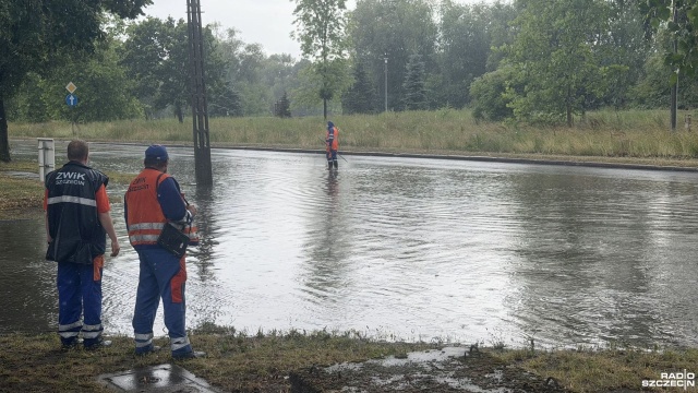 Na ulicy Derdowskiego w Szczecinie na razie bez zmian, szybciej przypłynie kolejna ulewa niż ruszy budowa kolektora.