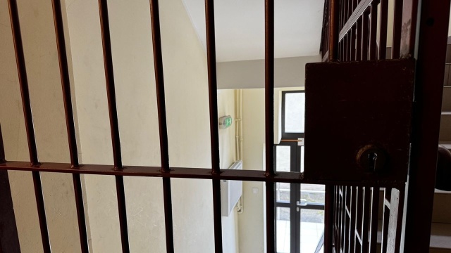 Podszyli się pod pracownika banku i wyłudzili prawie 48 tysięcy złotych. Policjanci z Kołobrzegu zatrzymali 21-latka podejrzanego o udział w oszustwie, którego ofiarą padła 68-letnia mieszkanka powiatu.