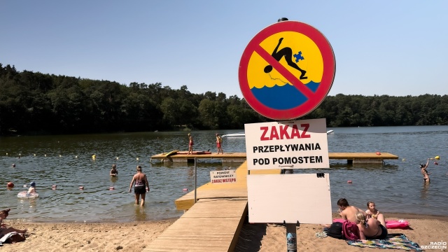 Bardzo dużym zainteresowaniem cieszy się plaża przy Jeziorze Głębokim. Zapytaliśmy plażowiczów o to, jakie mają sposoby na radzenie sobie z wysokimi temperaturami.