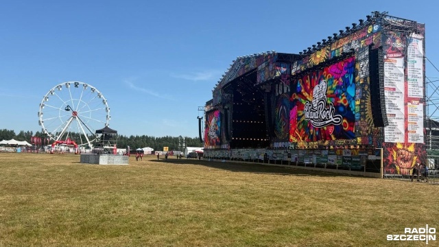 Od godziny w Czaplinku trwa 32. edycja Poland Rock Festival. Punktualnie o 15 główny dyrygent Wielkiej Orkiestry Świątecznej Pomocy Jurek Owsiak powitał przybyłych gości.