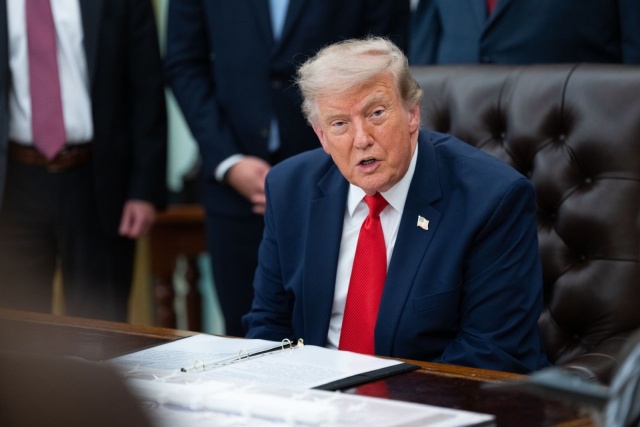 Donald Trump, podczas posiedzenia gabinetu znacząco podkreślił, że Stany Zjednoczone nie wyraziły zgody na produkcję przez Ukrainę pocisków Patriot, choć rozmowy w tej sprawie trwają.