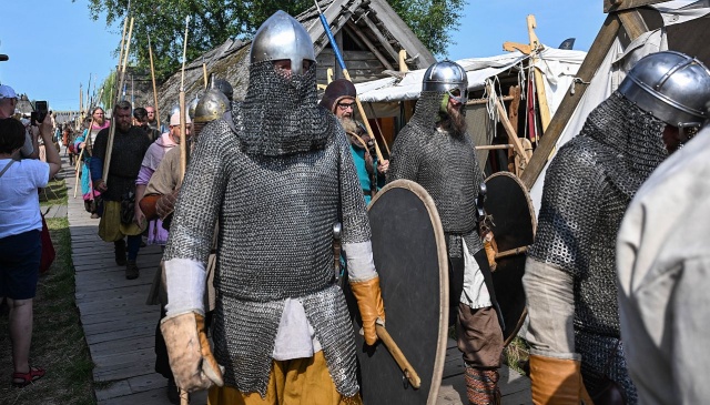 Przez kilka dni w roku całe rodziny żyją tu jak w czasach Mieszka I. W Wolinie trwa XXXI Festiwal Słowian i Wikingów.
