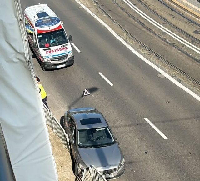 Na ulicy Wyszyńskiego w Szczecinie doszło do zderzenia samochodu osobowego z ciężarówką.