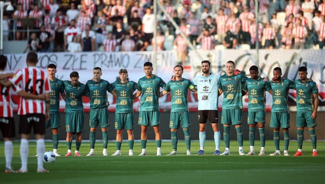 Piłkarze Pogoni z kompletem punktów pod Wawelem. Szczecinianie pokonali na wyjeździe Cracovię Kraków 2:0 w poniedziałkowym meczu drugiej kolejki ekstraklasy.