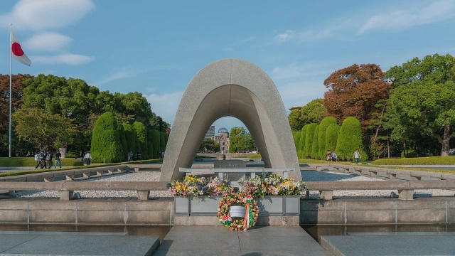 Mija 81 lat od zrzucenia amerykańskiej bomby atomowej na Hiroszimę. 6 sierpnia 1945 roku o godzinie 8.15 na japońskie miasto spadła - ważąca cztery tony - bomba uranowa. Tego dnia po raz pierwszy użyto energii nuklearnej przeciw ludziom.