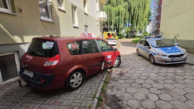 Kompletnie pijanego taksówkarza zatrzymała kołobrzeska policja. Mężczyzna miał w organizmie ponad 2 promile alkoholu.