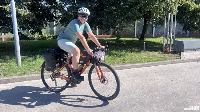 3333 kilometry dookoła Polski zamierza pokonać rowerem z okazji swoich 33. urodzin Basia Pawluk - żołnierka Wojsk Obrony Terytorialnej, studentka psychologii. Wyruszyła 1 sierpnia z Krakowa i w ciągu 23 dni w trasie zbiera pieniądze dla Fundacji Nagle Sami, która już od 15 lat wspiera osoby po stracie i w żałobie.