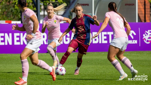 Szczecinianki na inaugurację ekstraligi wygrały na wyjeździe z Legią Warszawa 2:1, natomiast w premierowym meczu na swoim stadionie przegrały z Górnikiem Łęczna 1:3.