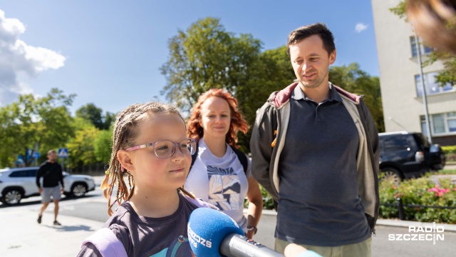 Koniec z wpatrywaniem się w ekrany na przerwach. 1 września w szkołach podstawowych i przedszkolach zacznie obowiązywać zakaz korzystania z telefonów i urządzeń nagrywających podczas lekcji, przerw, a nawet zajęć terenowych.