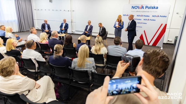 Konkretne rozwiązywanie problemów bez barwy emocjonalnej, tym Nowa Polska chce przełamać duopol polityczny. Nowa centrowa partia polityczna zaprezentowała się w czwartek mieszkańcom Szczecina.