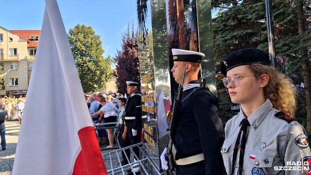 Świnoujście świętuje rocznicę Cudu nad Wisłą i oddaje hołd współczesnym marynarzom oraz żołnierzom.