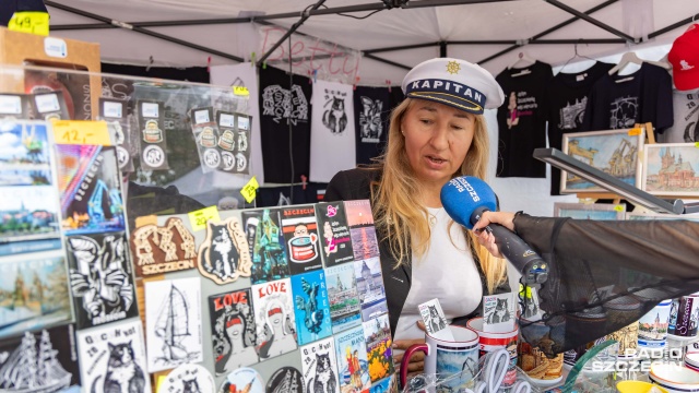 Wielki zlot żaglowców to także święto lokalnego rzemiosła. Na Wałach Chrobrego można odwiedzać Aleję Artystów. To tam znajdziecie unikalne rękodzieło od lokalnych twórców - od autorskiej biżuterii, przez ceramikę, aż po rzeźby.