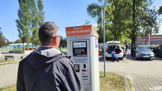 Dwa miejskie parkingi w Kołobrzegu będą ponownie darmowe. Urzędnicy planują zlikwidować opłaty poza sezonem letnim. To efekt petycji, która wpłynęła do magistratu.